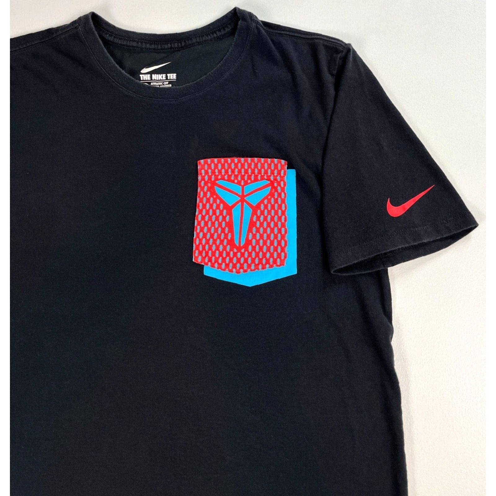 Nike Nike Kobe Bryant Black Mamba Pocket Tee Athletic Short Sleeve Crew Neck M Black Mens T-Shirt 835745-010 Size US M / EU 48-50 / 2 - 3 Thumbnail