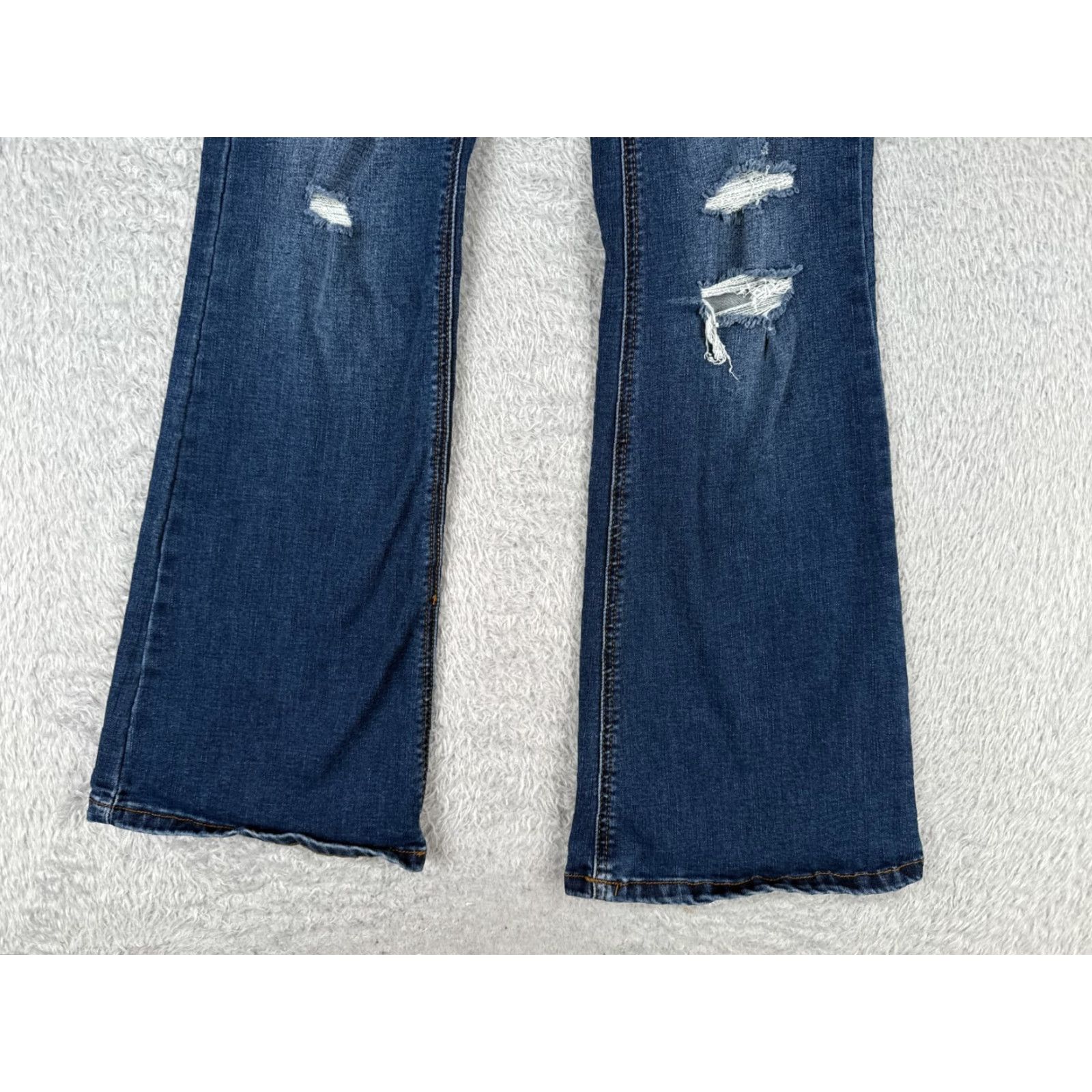 Vintage No Boundaries Jeans Women 5 Blue Denim Distressed Flared Mid Rise 24x30 Jeans Women 5 Blue Denim Distressed Flared Mid Rise 30x24 Size 27" / US 4 / IT 40 - 2 Thumbnail