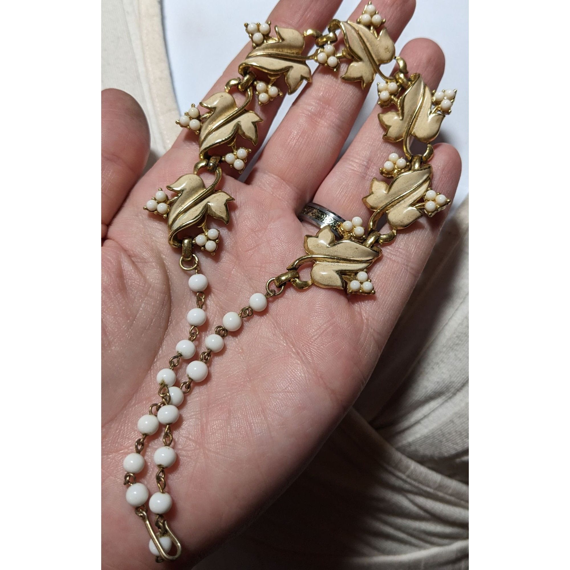 Other Vintage 50s Beige Leaf Floral Coro Necklace Size ONE SIZE - 9 Thumbnail