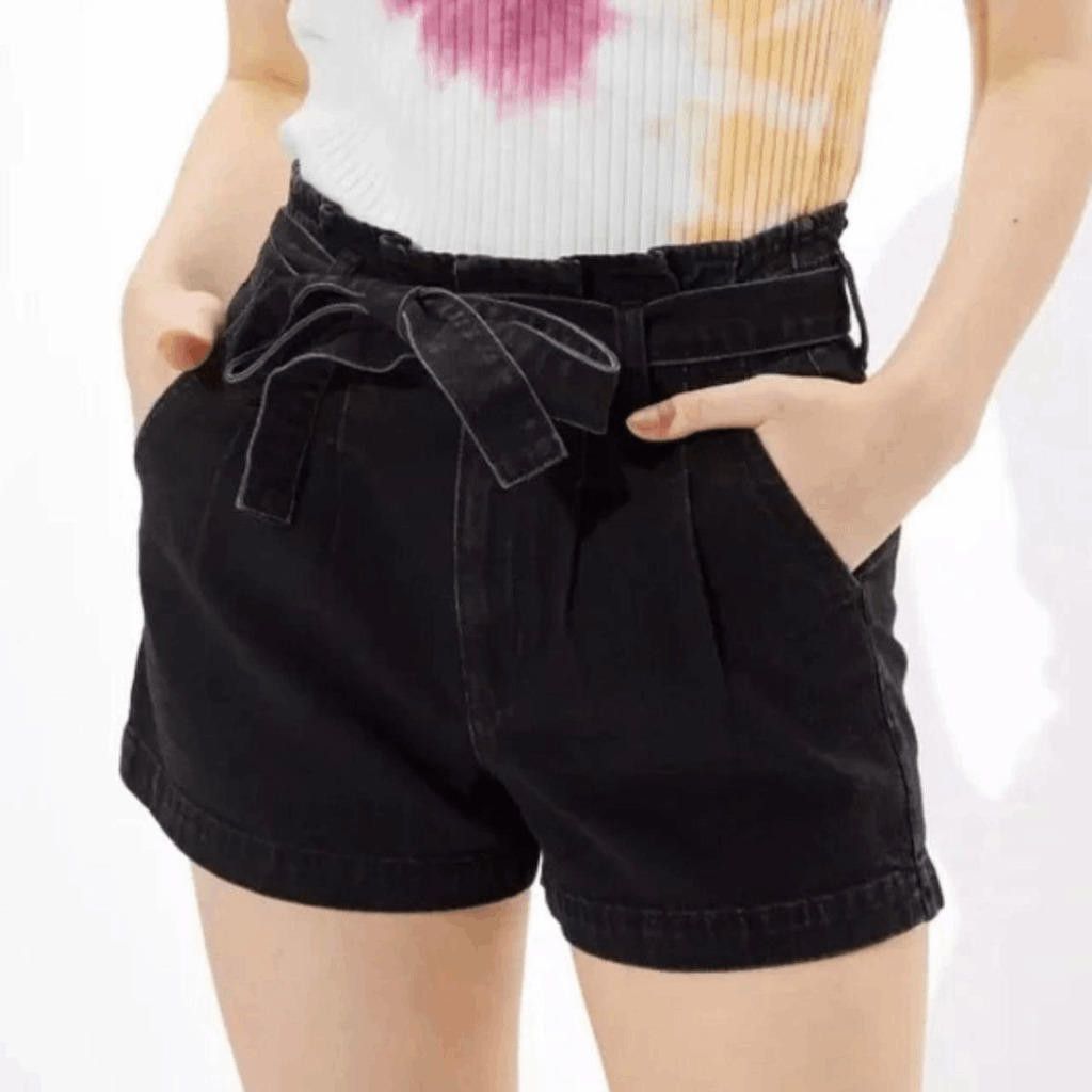 American Eagle Outfitters American Eagle Women's Size 6 Black Mom Shorts Belt Tie Size 28" / US 6 / IT 42 - 1 Thumbnail