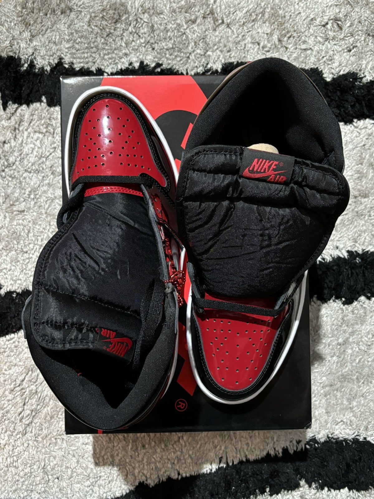 Jordan Brand Air Jordan 1 Retro High OG Patent Bred Size US 11 / EU 44 - 6 Thumbnail