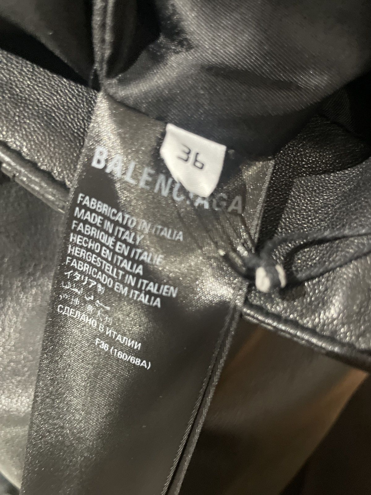 Balenciaga *Sample* Balenciaga Leather Baggy Cropped Trousers 30W Size US 30 / EU 46 - 7 Thumbnail