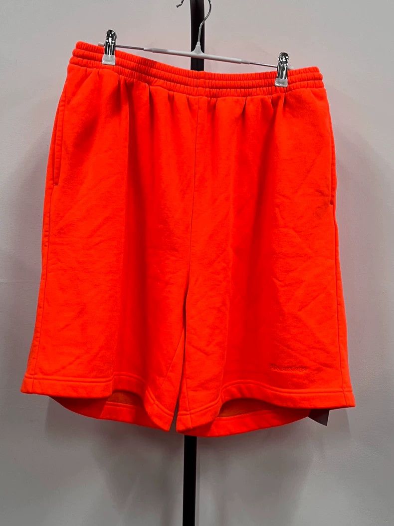 Balenciaga Balenciaga Solid Logo Straight Casual Shorts - dmc Size US 28 / EU 44 - 1 Thumbnail