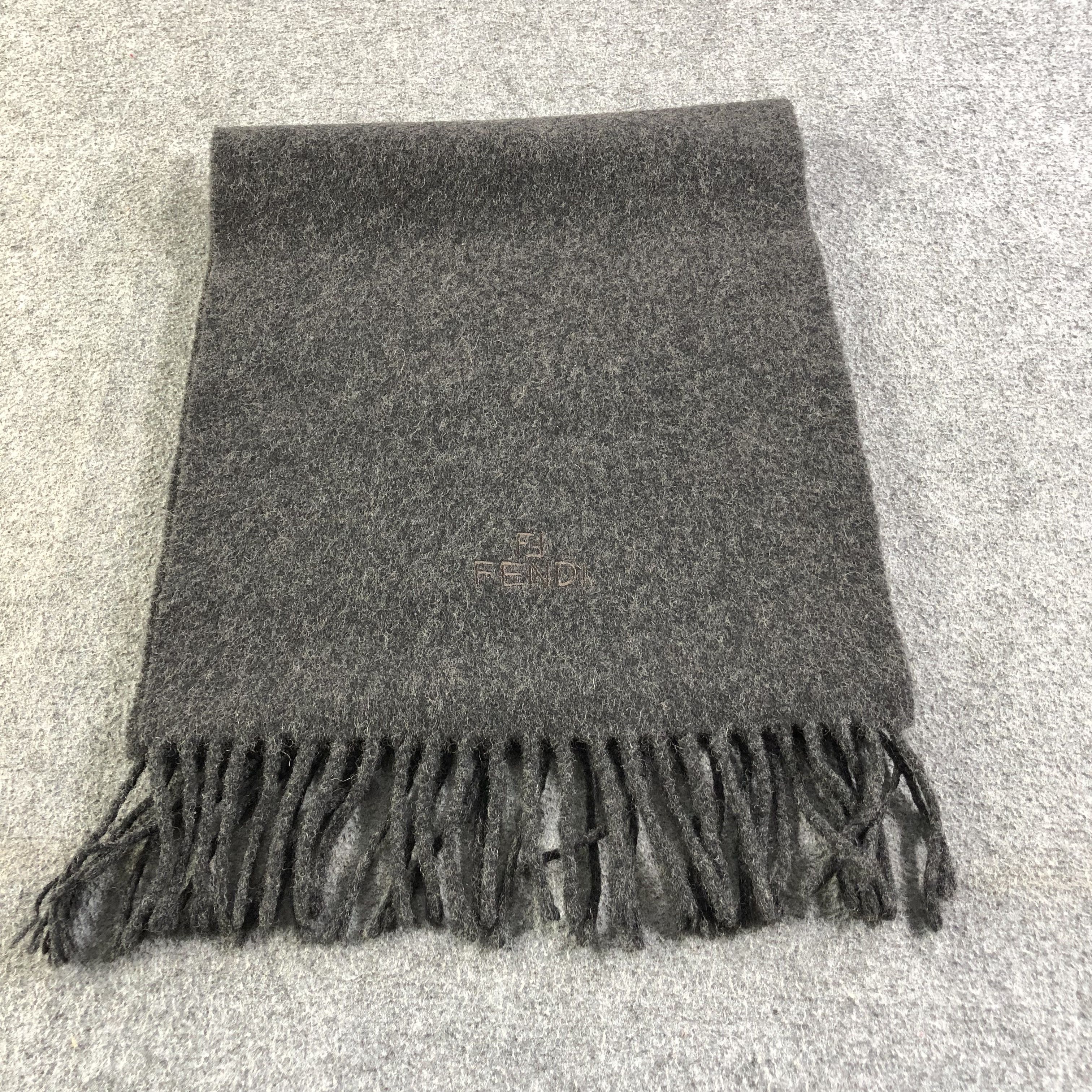 Japanese Brand Fendi Plain Grey Wool Scarf Muffler V1328 Size ONE SIZE - 2 Thumbnail