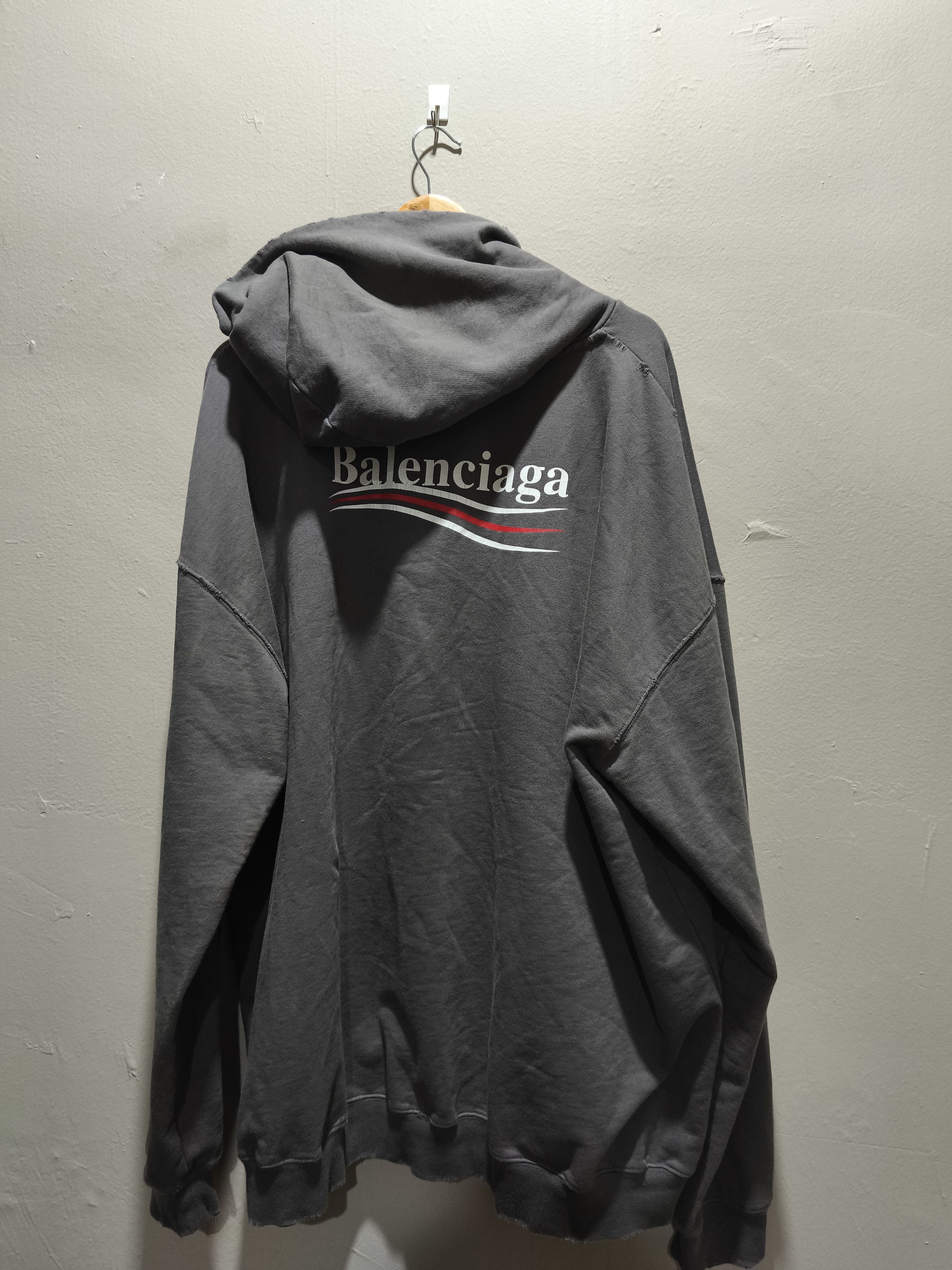 Balenciaga balenciaga distressed 2022 political hoodie oversized Size US XXS / EU 40 - 2 Thumbnail