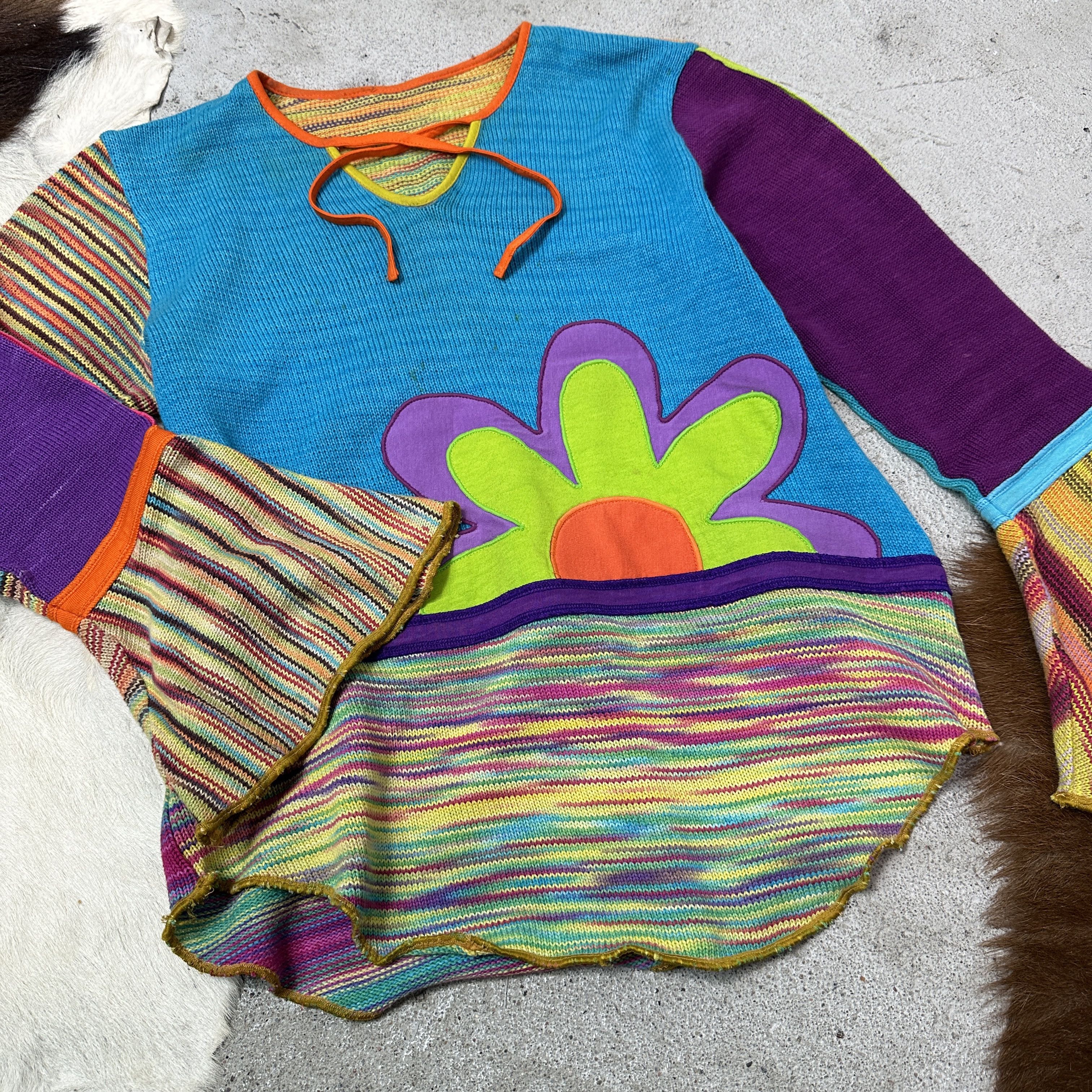 Vintage Vintage Hippie Flower Flared Sleeves Sweater Y2K Size M / US 6-8 / IT 42-44 - 3 Thumbnail