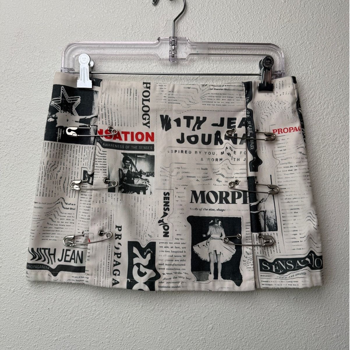 Other With Jéan Ivory Newspaper Print Safety Pin Mini Skirt Size 26" / US 2 / IT 38 - 1 Thumbnail