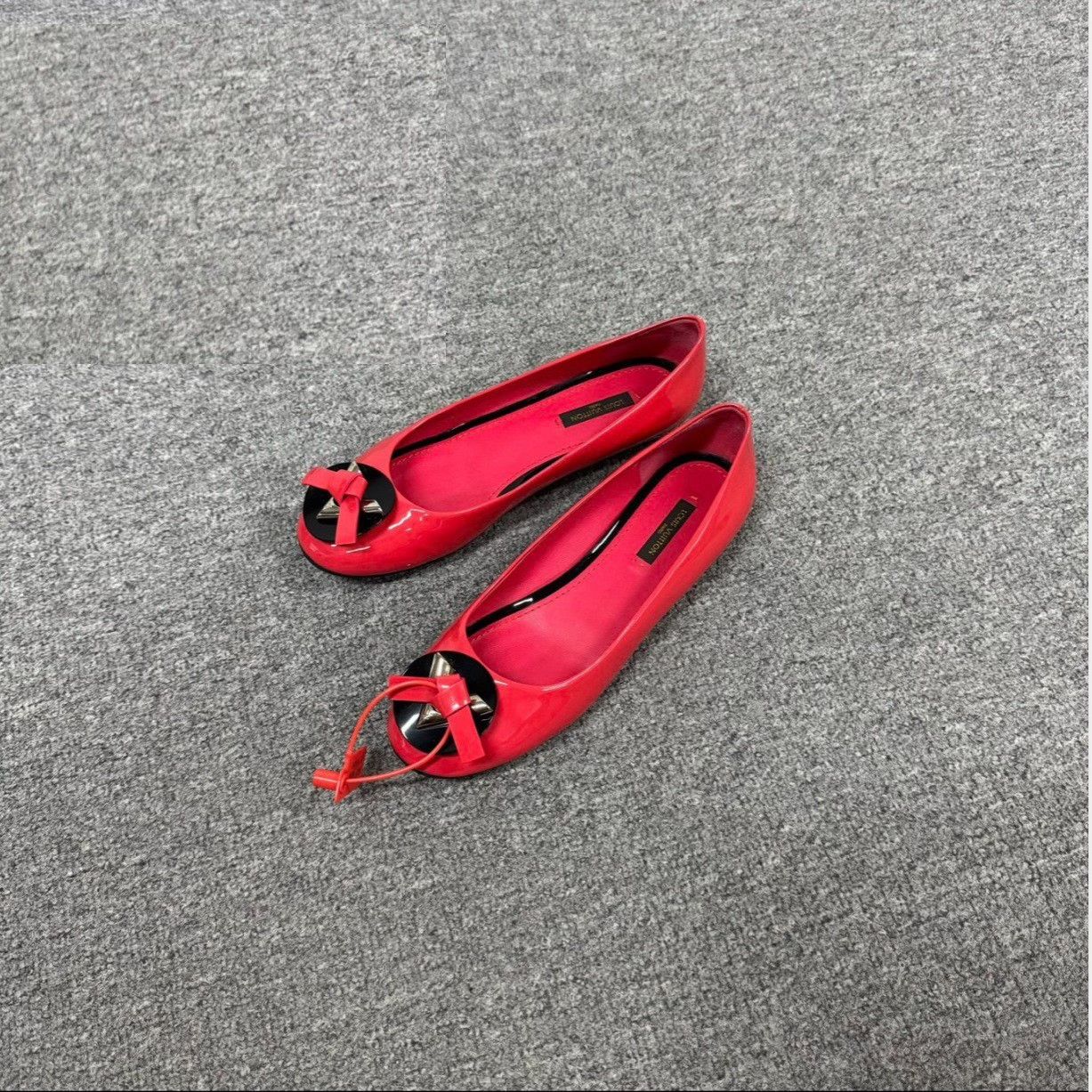 Louis Vuitton Louis Vuitton Red Patent Leather Bow Flat Shoes Size US 5.5 / IT 35.5 - 1 Thumbnail