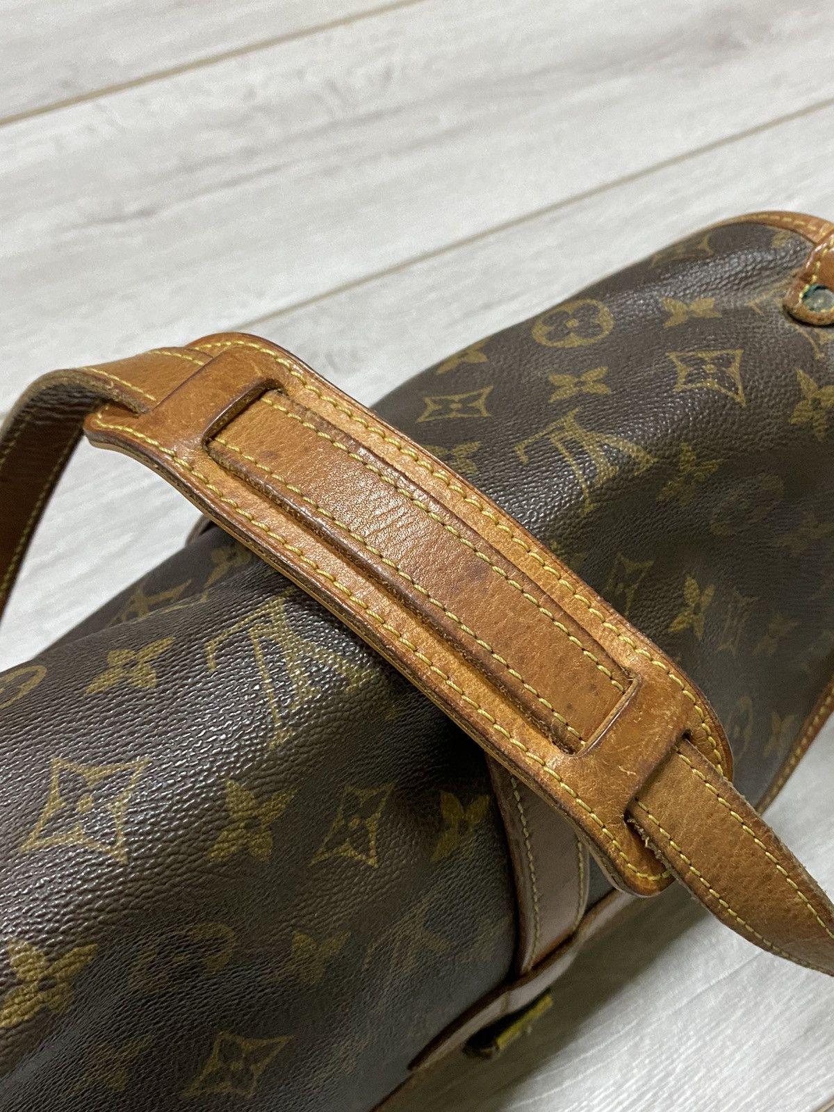 Louis Vuitton Louis Vuitton saumur crossbody bag LV monogram Size ONE SIZE - 14 Thumbnail