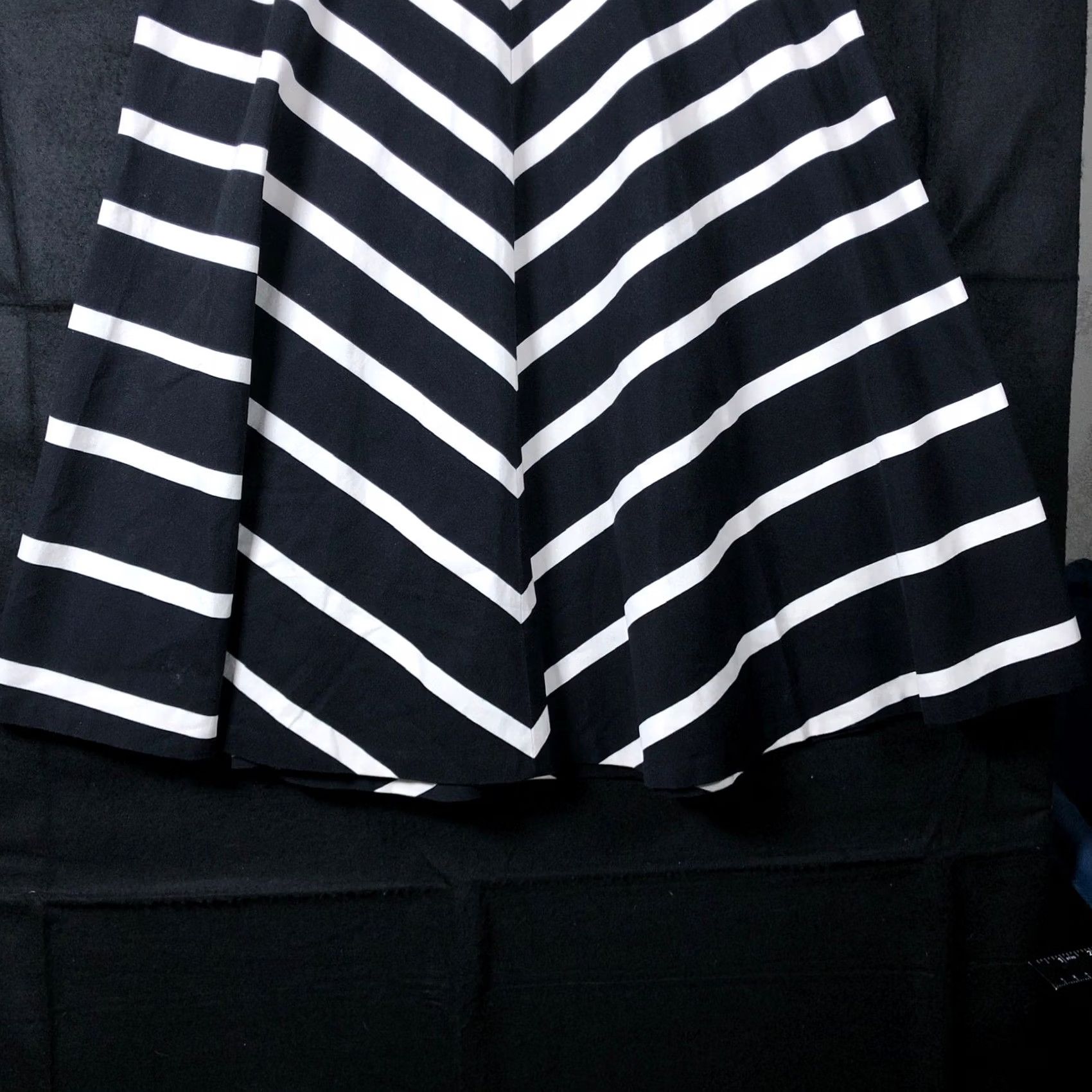 Banana Republic Banana Republic Skirt Black White Pull On Back Zip Stretch 10 Midi Women Regular Size 32" / US 10 / IT 46 - 3 Thumbnail
