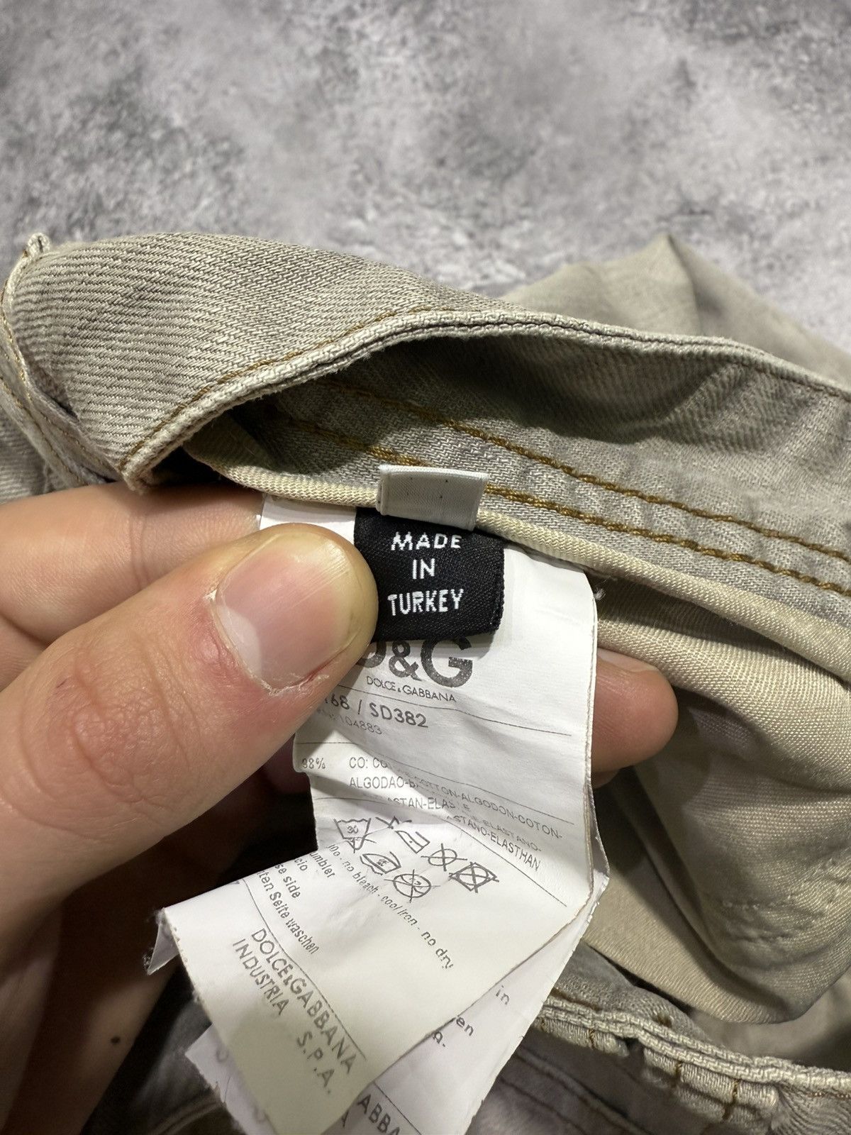 Dolce & Gabbana Dolce & Gabbana Vintage Metal Logo Denim Shorts Size US 34 / EU 50 - 8 Thumbnail