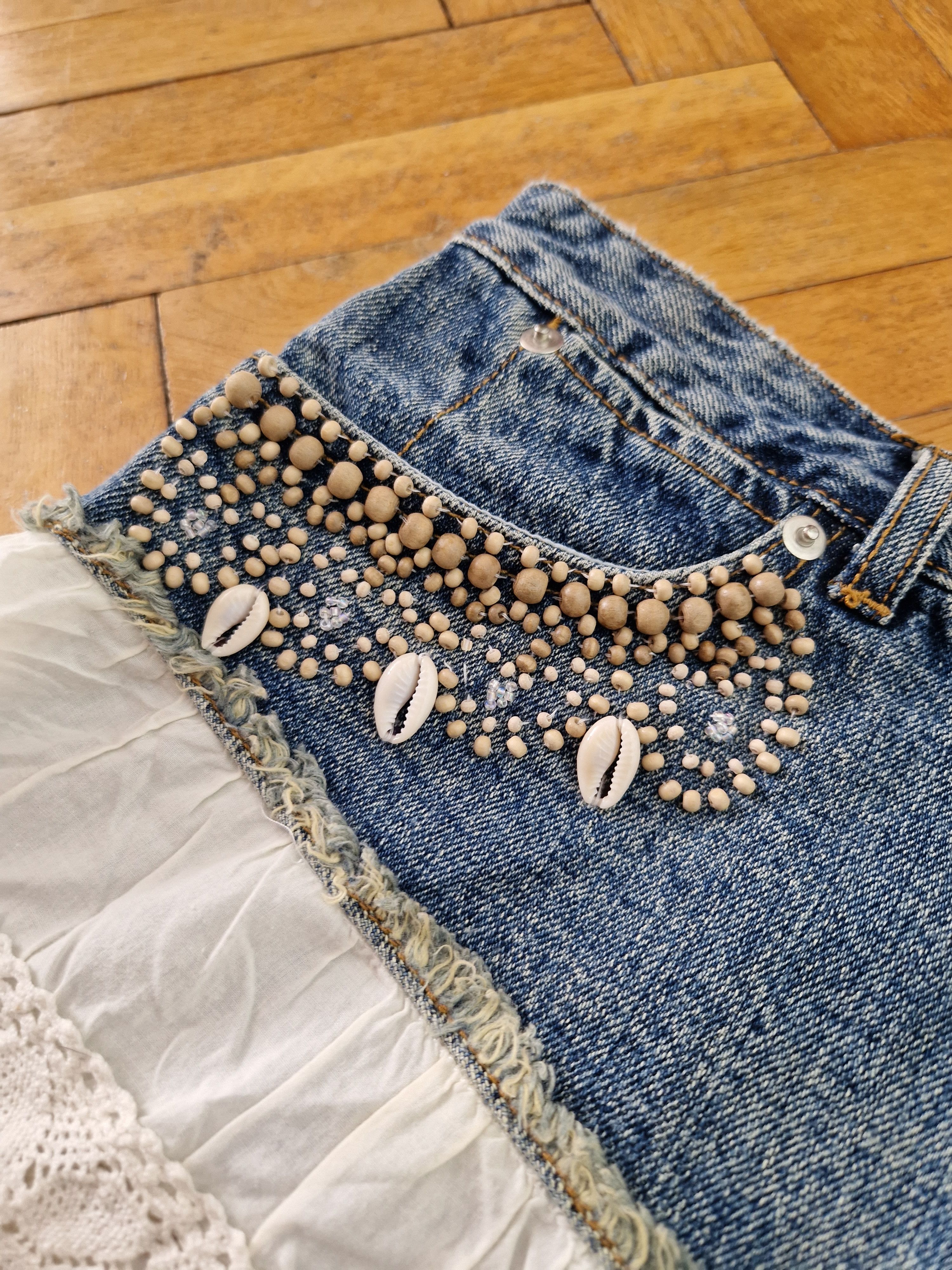 Vintage vintage embroidered shells denim lace white skirt Size 27" / US 4 / IT 40 - 3 Thumbnail