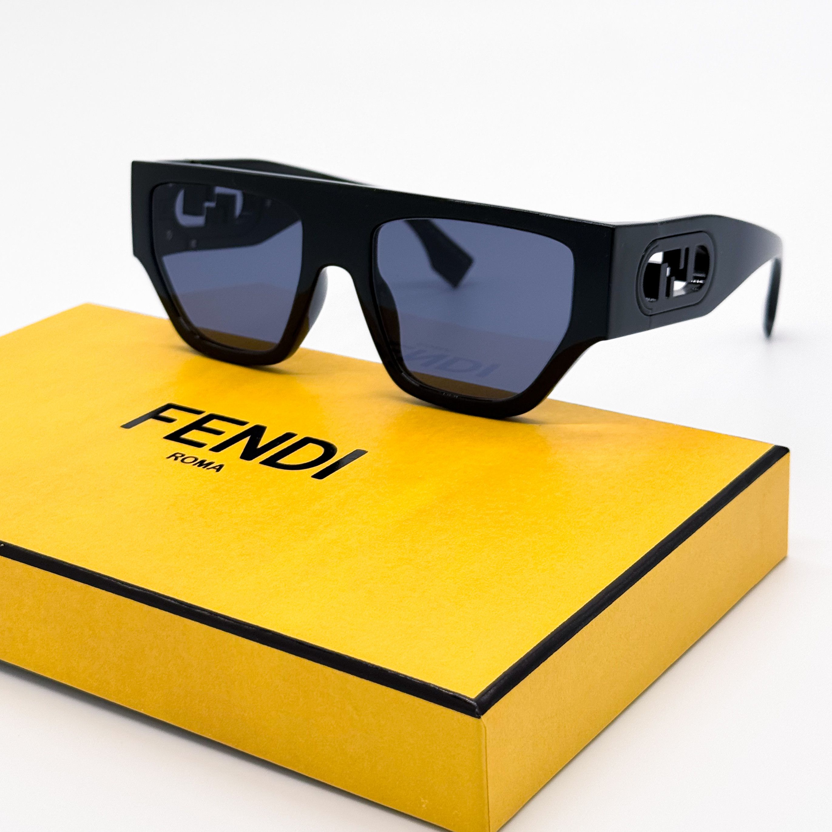 Fendi NEW FENDI FE40108U 01V SHINY UNISEX SUNGLASSES FENDI Size ONE SIZE - 1 Thumbnail