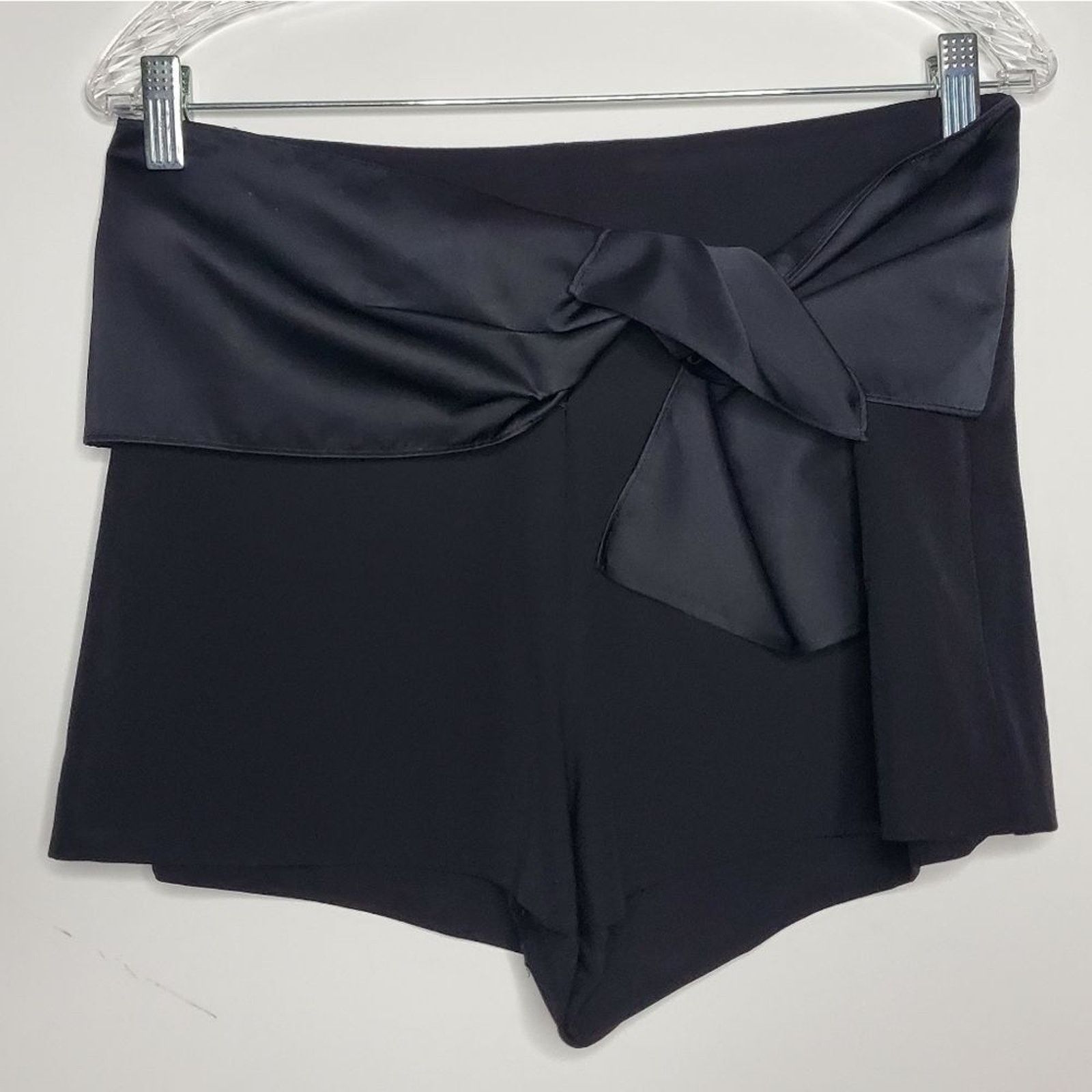 Amur AMUR Black Bowie Jumbo Bow Twist Front Dress Shorts Size 6 Size 28" / US 6 / IT 42 - 2 Thumbnail
