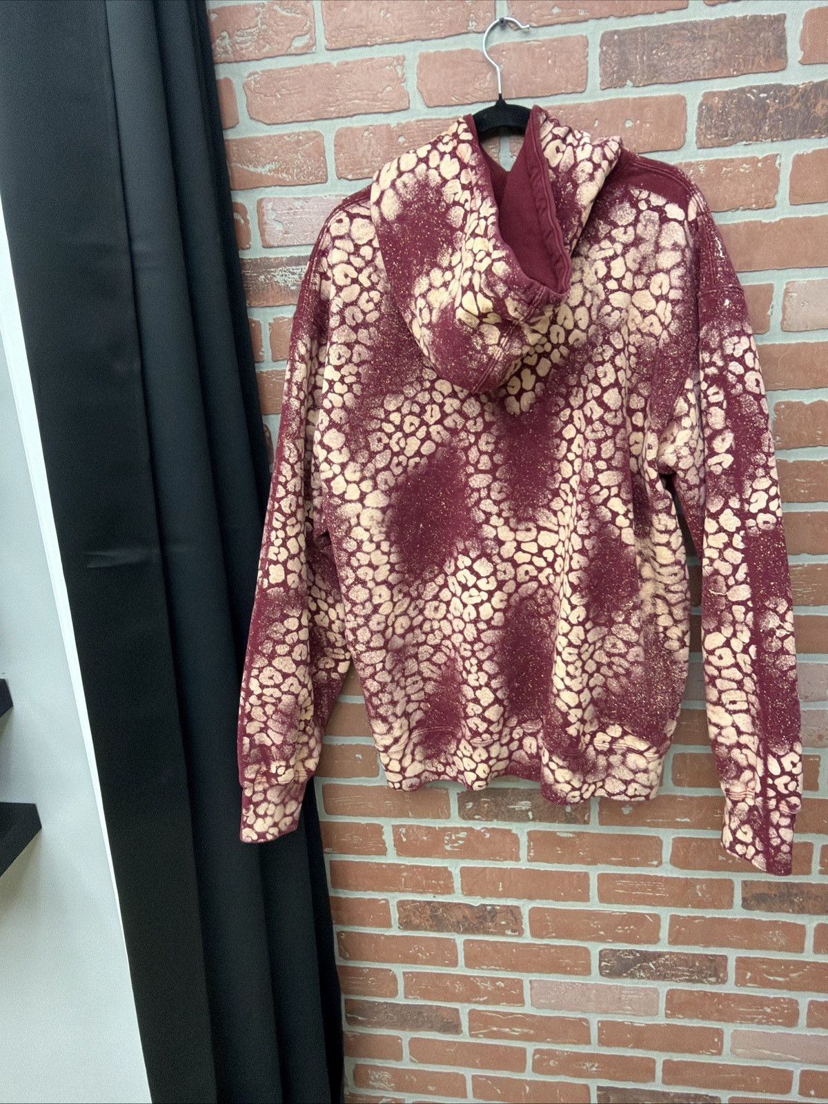 Supreme Supreme Bleached Leopard Hoodie Size Xl Used Quick Shipping Size US XL / EU 56 / 4 - 11 Thumbnail