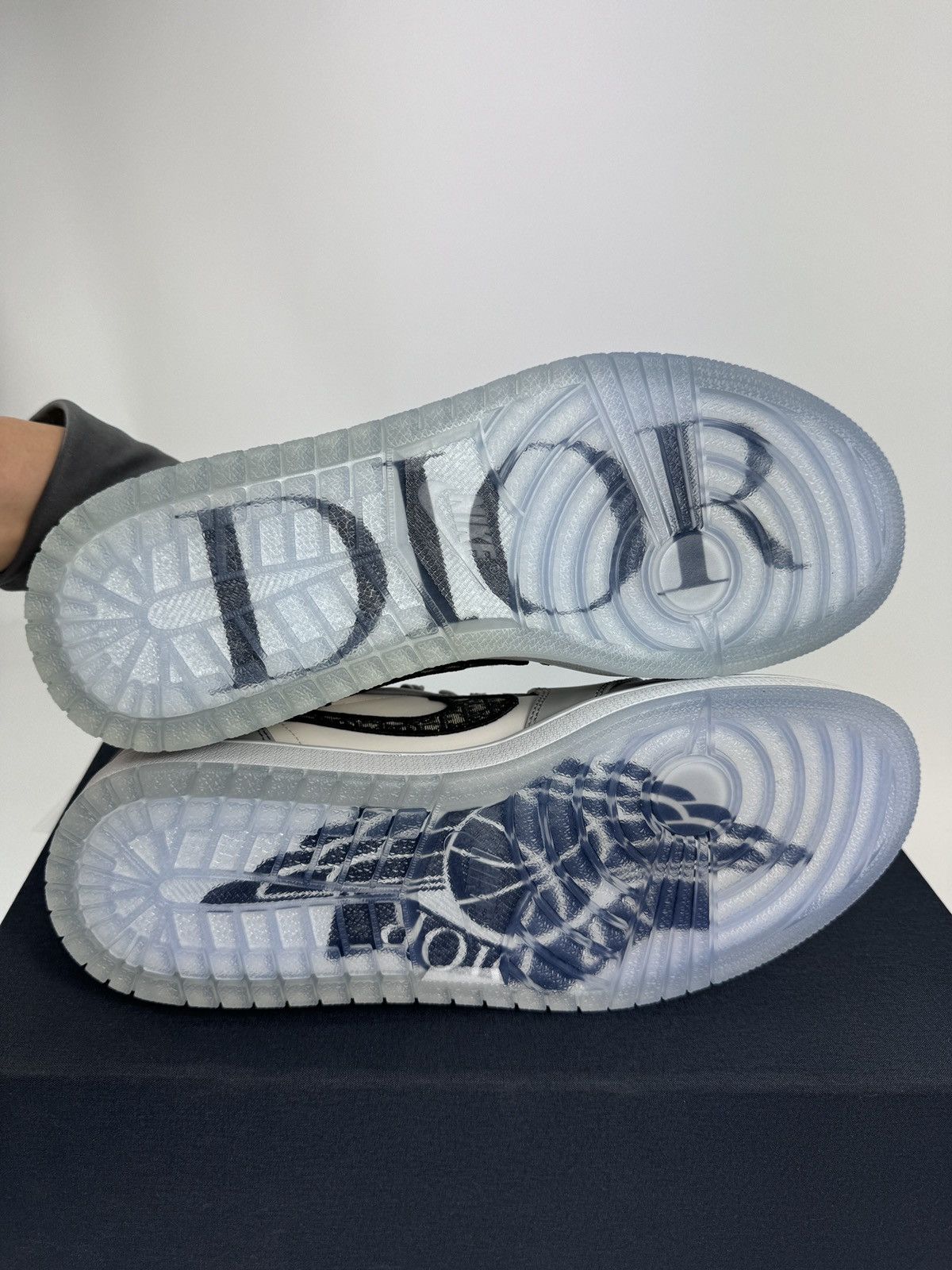 Dior × Jordan Brand AIR DIOR JORDAN SNEAKERS Size US 10.5 / EU 43-44 - 5 Thumbnail