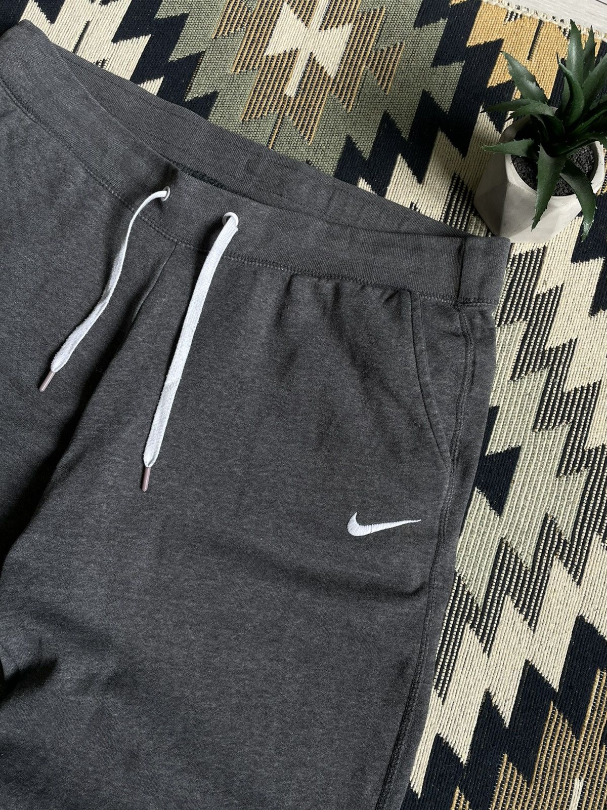 Vintage Vintage Nike Swoosh Baggy Y2K Sweatpants Size US 34 / EU 50 - 4 Thumbnail