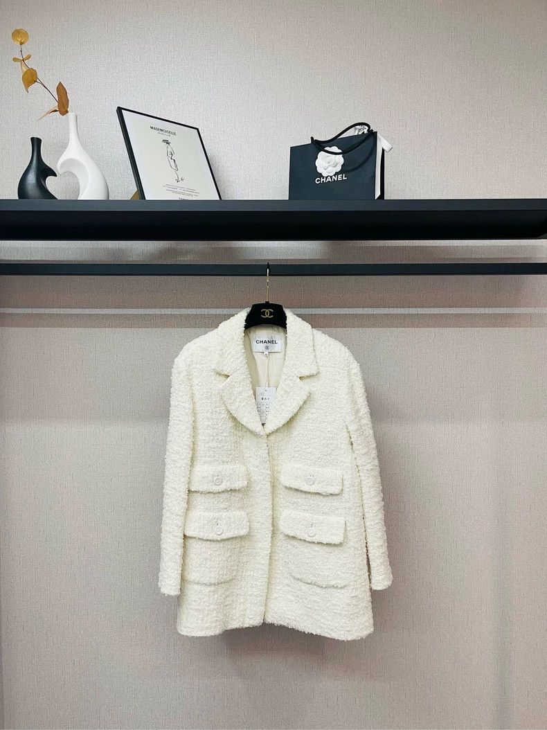 Chanel Chanel White Four-Pocket Tweed Jacket- DMC Size US M / EU 48-50 / 2 - 1 Thumbnail