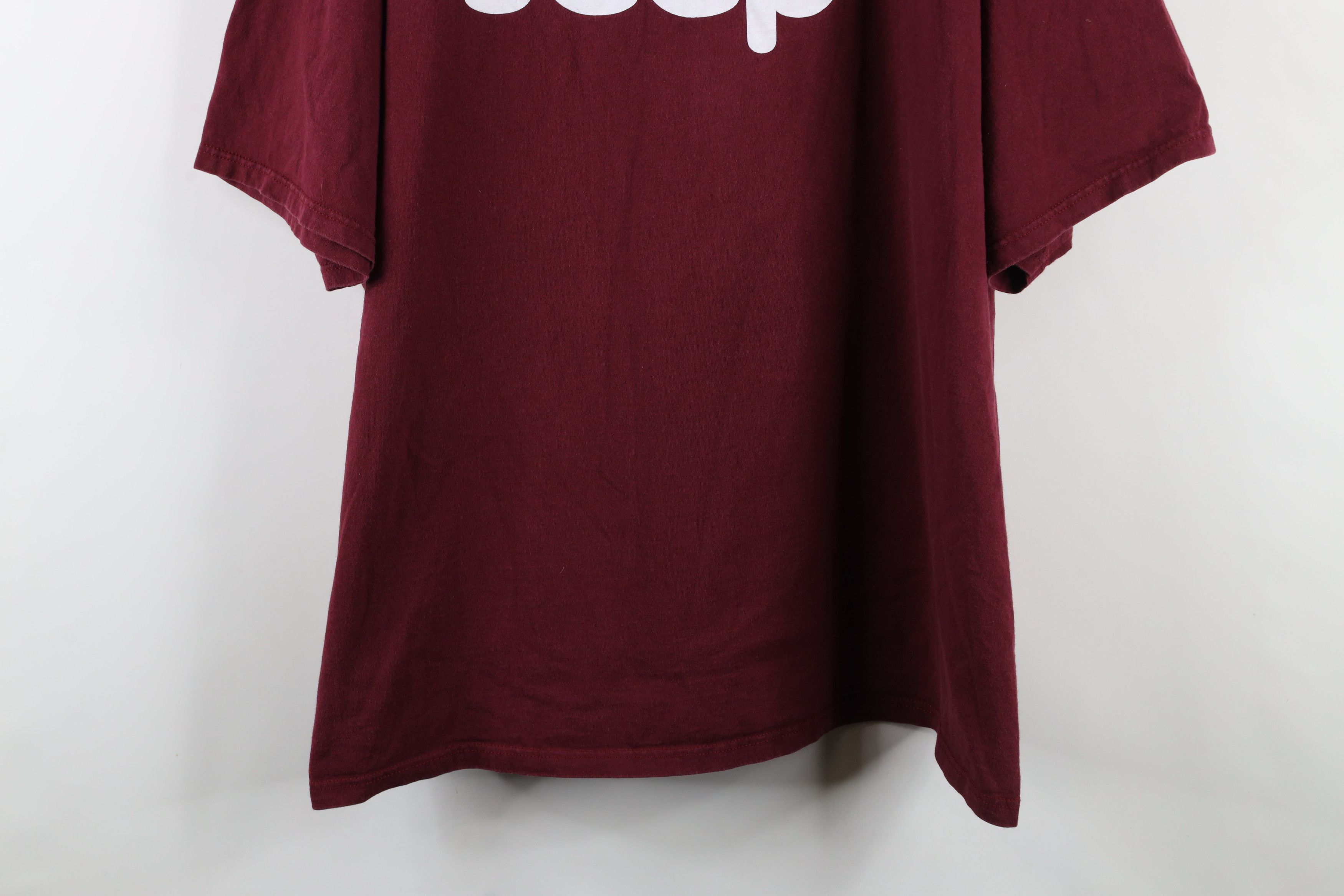 Vintage Vintage 90s Jeep Motors Short Sleeve T-Shirt Maroon USA Size US XXL / EU 58 / 5 - 3 Thumbnail