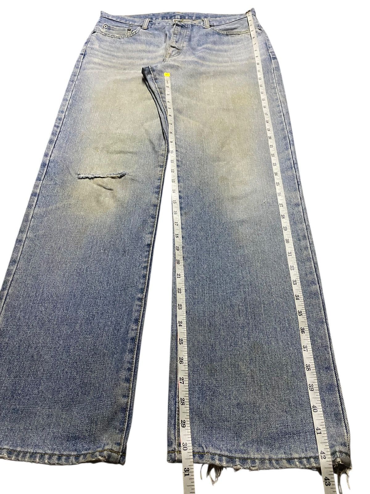Uniqlo Vintage Japanese Brand Uniqlo Light Wash Loose Jeans Size US 33 - 13 Thumbnail