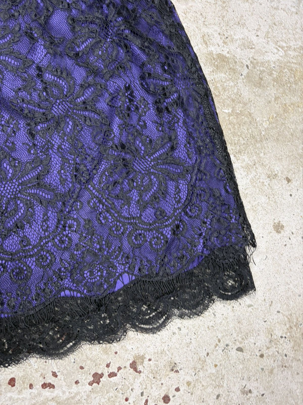 Dolce & Gabbana Vintage 2000s Dolce & Gabbana Lace Purple Skirt Velvet Trims Size 28" / US 6 / IT 42 - 10 Thumbnail