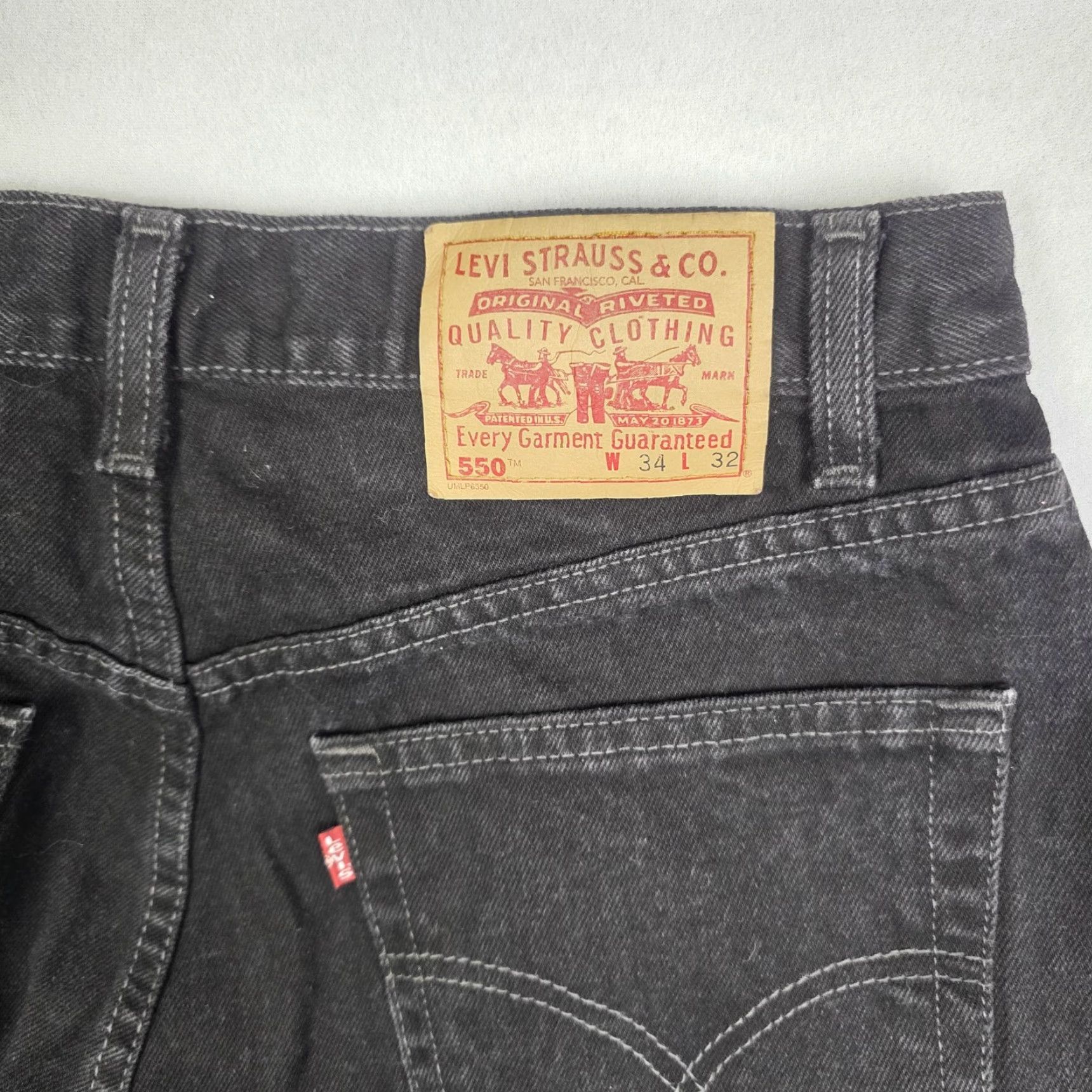 Levi's VINTAGE Levi's 550 Jeans Mens 33 Inseam 31 Black Relaxed Tapered Canada 90s Mens Jeans Size US 33 - 6 Thumbnail