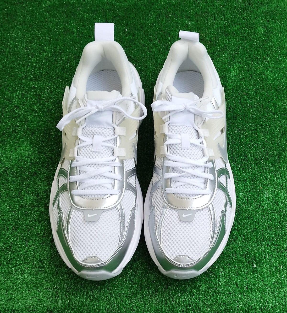 Nike Shoes Nike V2K Run Unisex Size US 11.5 / EU 44-45 - 2 Thumbnail