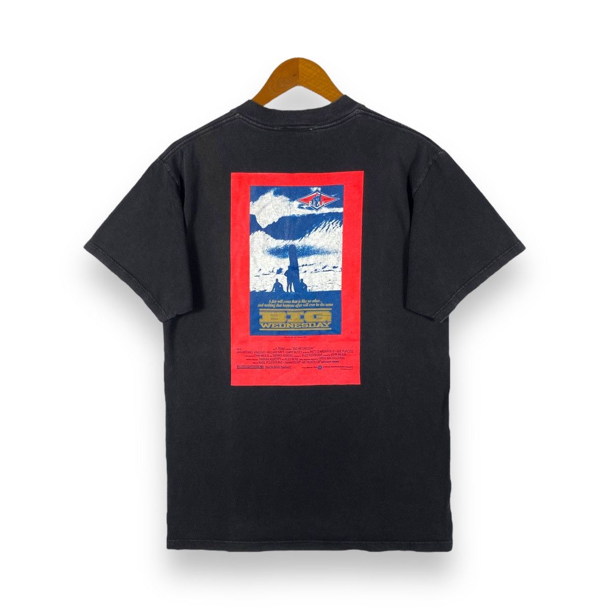 Vintage Vintage 90's BIG WEDNESDAY Film Bear Surf Boards Surf Tee Size US M / EU 48-50 / 2 - 1 Thumbnail