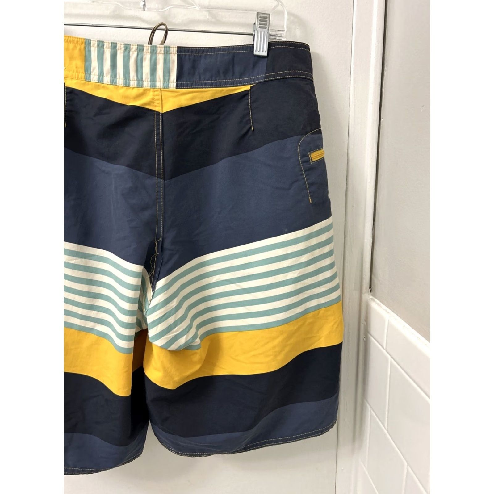 Patagonia Patagonia Wavefarer Board Shorts Mens Sz 34 Blue Striped Swimming Trunks 86556 Size US 34 / EU 50 - 7 Thumbnail