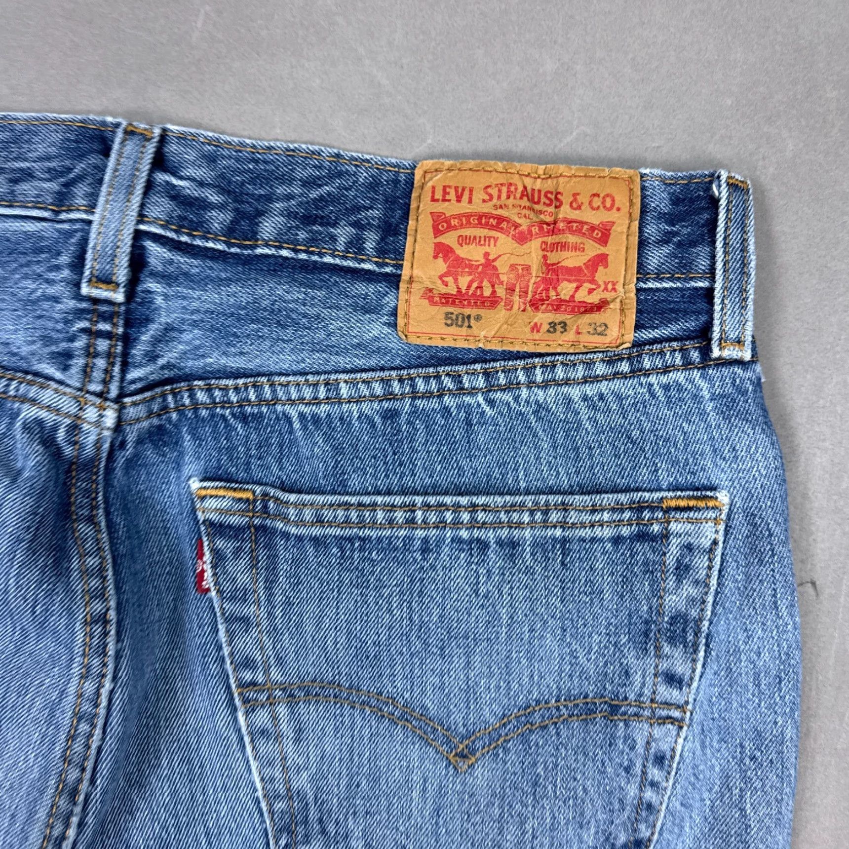 Levi's Levi's 501 Jeans Men Blue Denim Button Fly Pant 34x30 Distressed Faded Vintage? (Tag33x32) Size US 33 - 6 Thumbnail