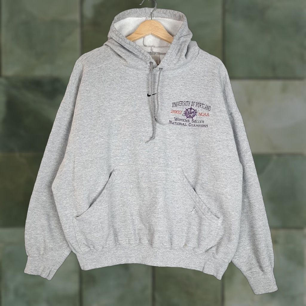 Nike VINTAGE Nike Hoodie Mens Large Gray Sailor University of Portland Pilots 2002 NCAA Womens Soccer National Champions Swoosh Embroidery Size US L / EU 52-54 / 3 - 1 Thumbnail