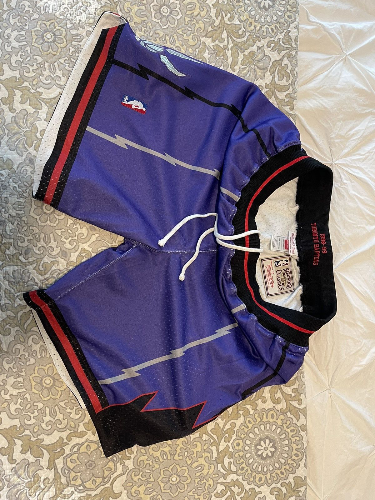 Mitchell & Ness 1998-1999 Mitchell & Ness Toronto Raptor Shorts - Size L Size US 44 / EU 60 - 2 Thumbnail