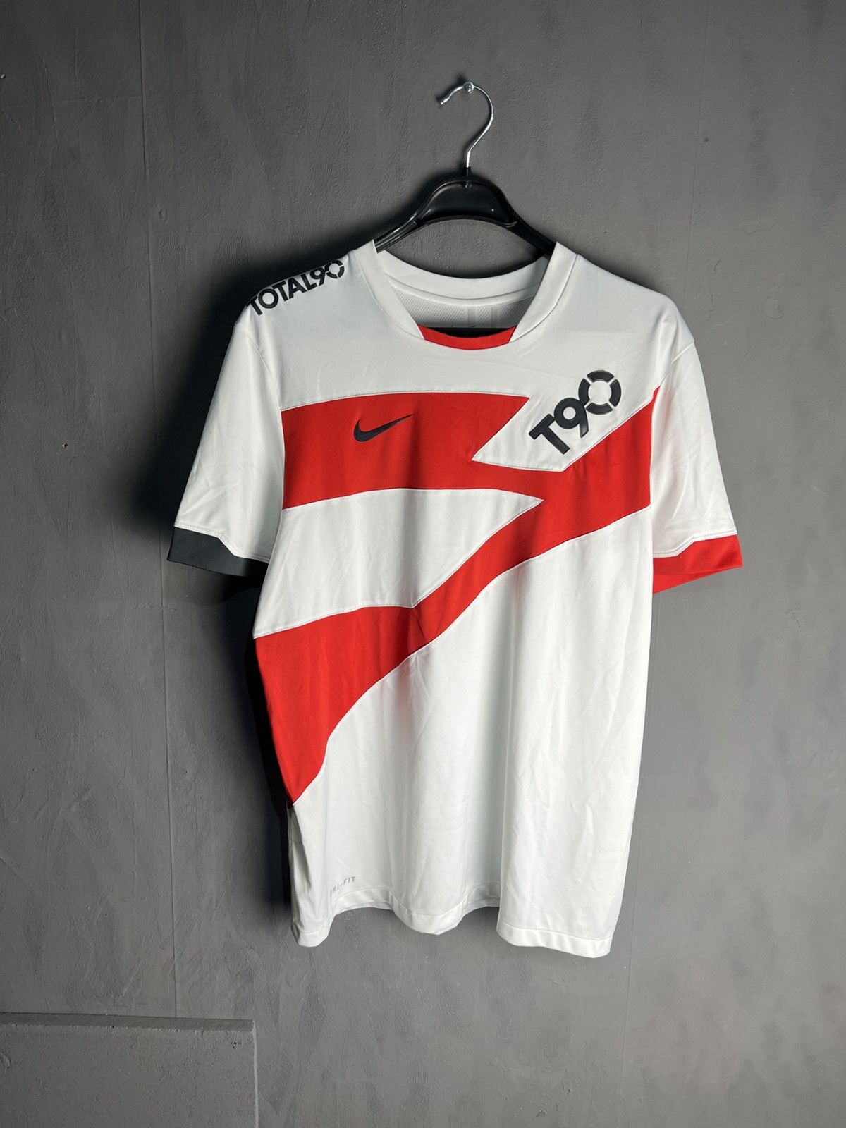 Nike Vintage Nike Total 90 Jersey T-Shirt Drill Sz M Size US M / EU 48-50 / 2 - 1 Thumbnail