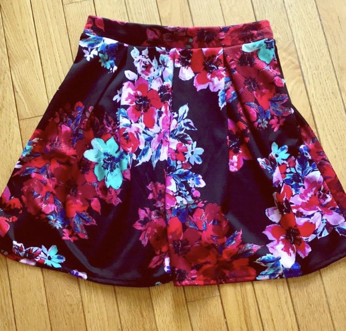 Other CHARLOTTE RUSSE HIGH WAISTED FLORAL MINI SKIRT SIZE M Size 28" / US 6 / IT 42 - 6 Thumbnail