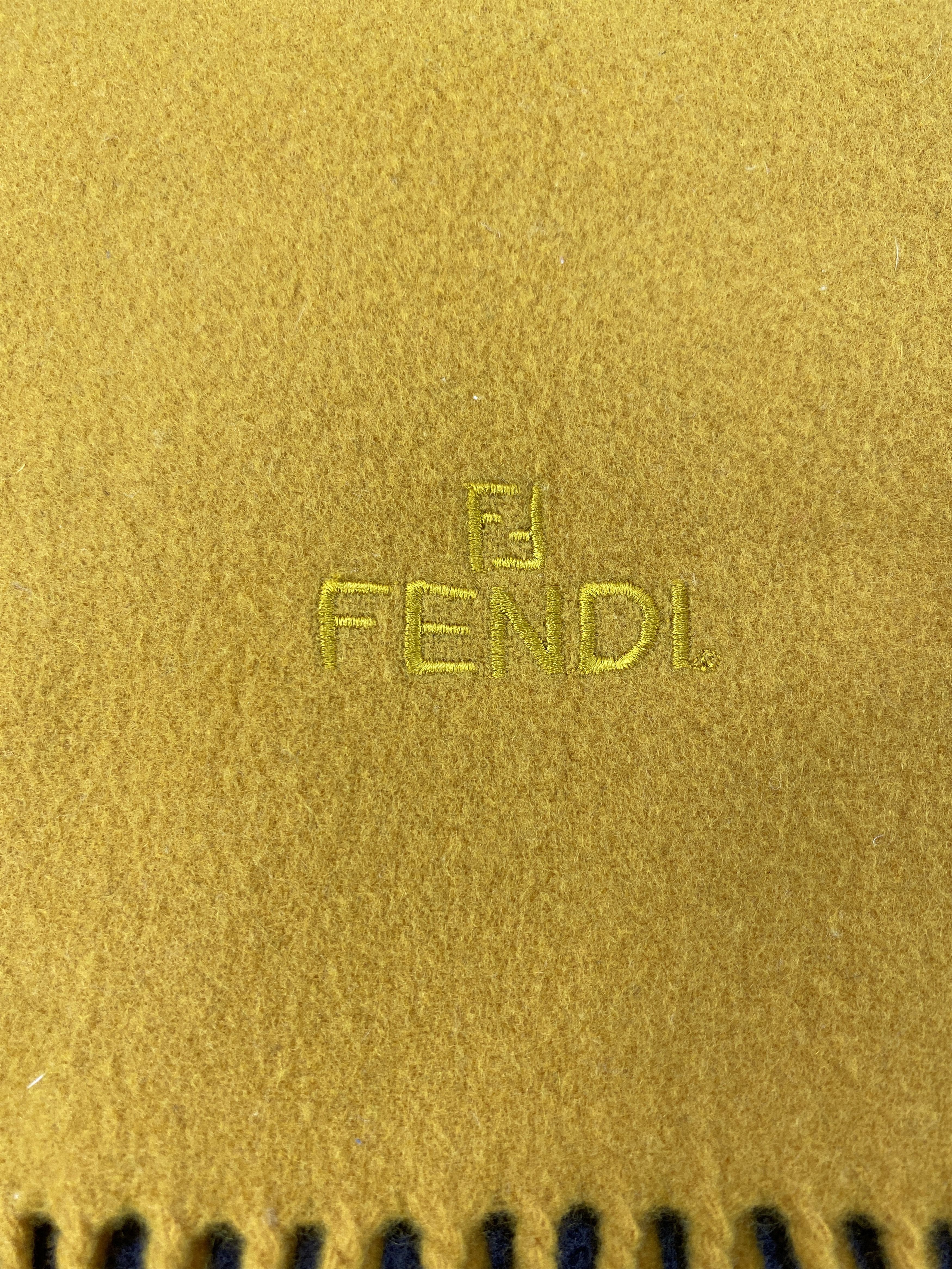Designer Fendi Missing Tag Scarf / Muffler / Neckwear -T749 Size ONE SIZE - 4 Thumbnail