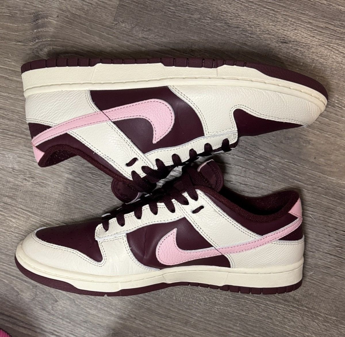 Jordan Brand Nike Dunk Low Retro PRM Valentine's Day (2023) Size US 9.5 / EU 42-43 - 3 Thumbnail