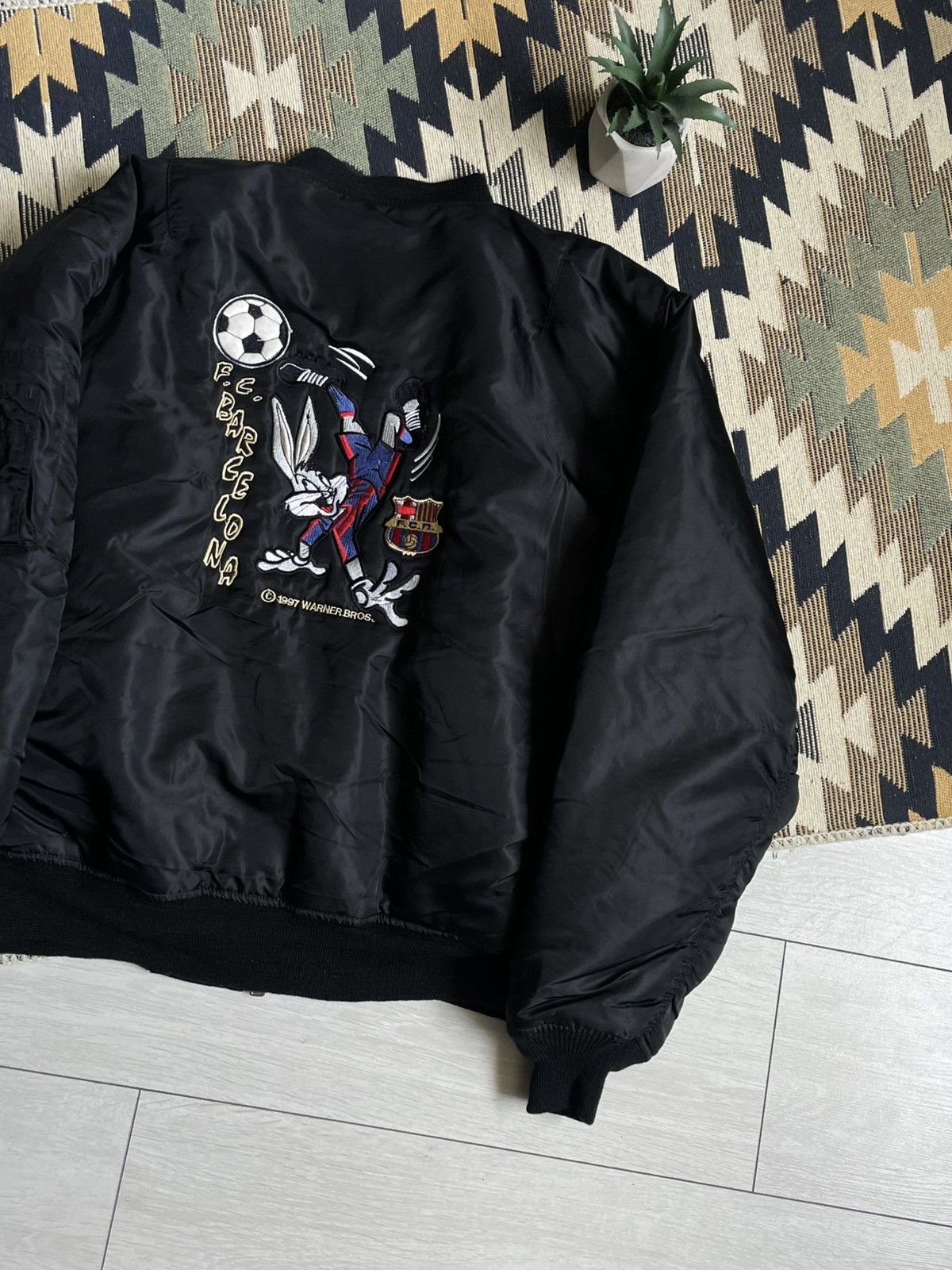 Warner Bros ❗️RARE❗️Vintage F.C. Barcelona Warner Bros MA-1 Flyers Bomber Size US M / EU 48-50 / 2 - 2 Thumbnail