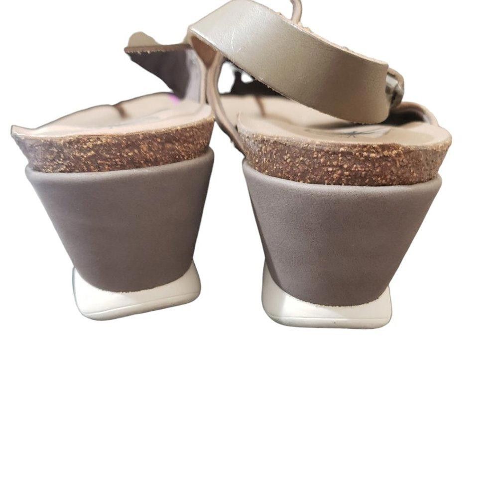 Otto OTBT NWOT Ladies Tan & Gold Wedge Sandals 9.5 Size US 9.5 / IT 39.5 - 3 Thumbnail