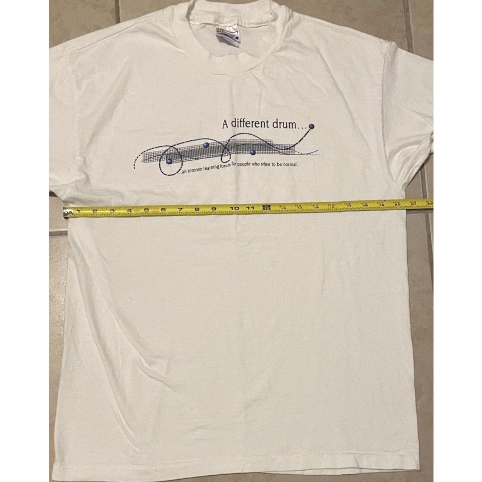 Vintage VINTAGE A Different Drum Shirt L White 90s Synth Pop Concert Band Music Festival Rock Punk 90s Mens T-Shirt Size US L / EU 52-54 / 3 - 6 Thumbnail