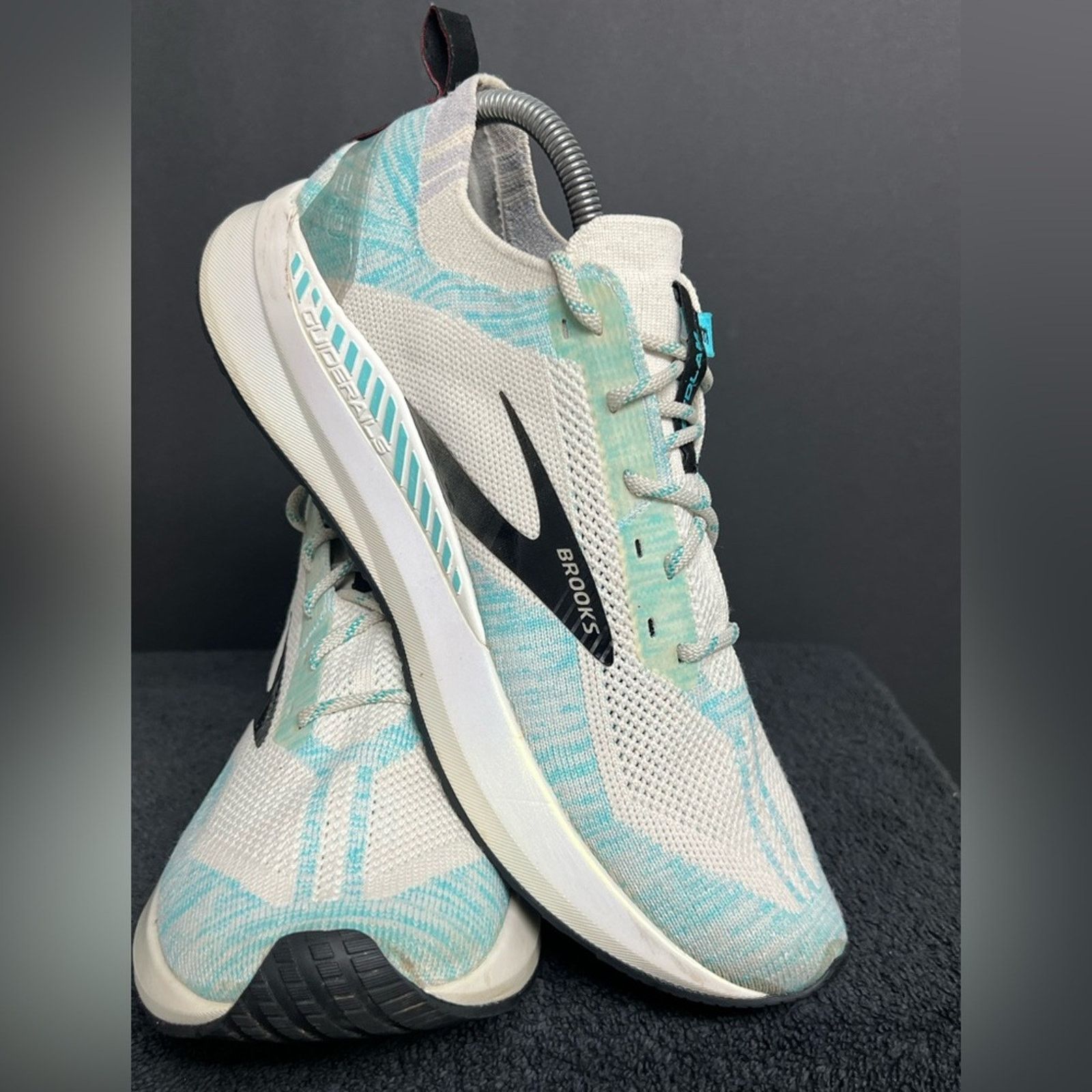 Brooks Brooks Bedlam 3 Men's 9.5 D Medium White Black Aqua Shoes Size US 9.5 / EU 42-43 - 4 Thumbnail