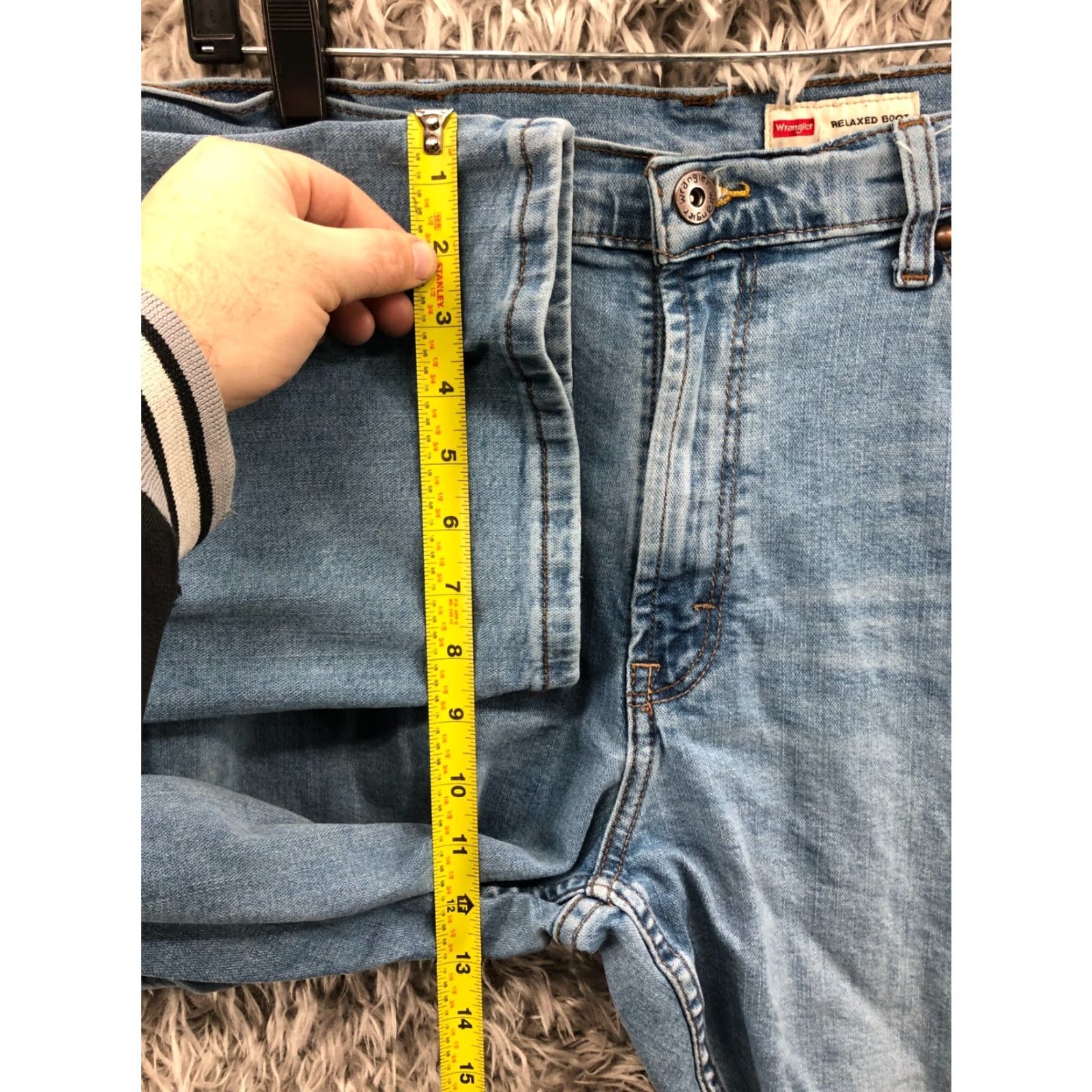 Wrangler Wrangler Jeans Mens 36x32 Straight Leg Mid Rise Medium Wash Blue Denim 5-Pocket Cotton Blend Belt Loops Regular Fit Jeans Size US 36 / EU 52 - 4 Thumbnail