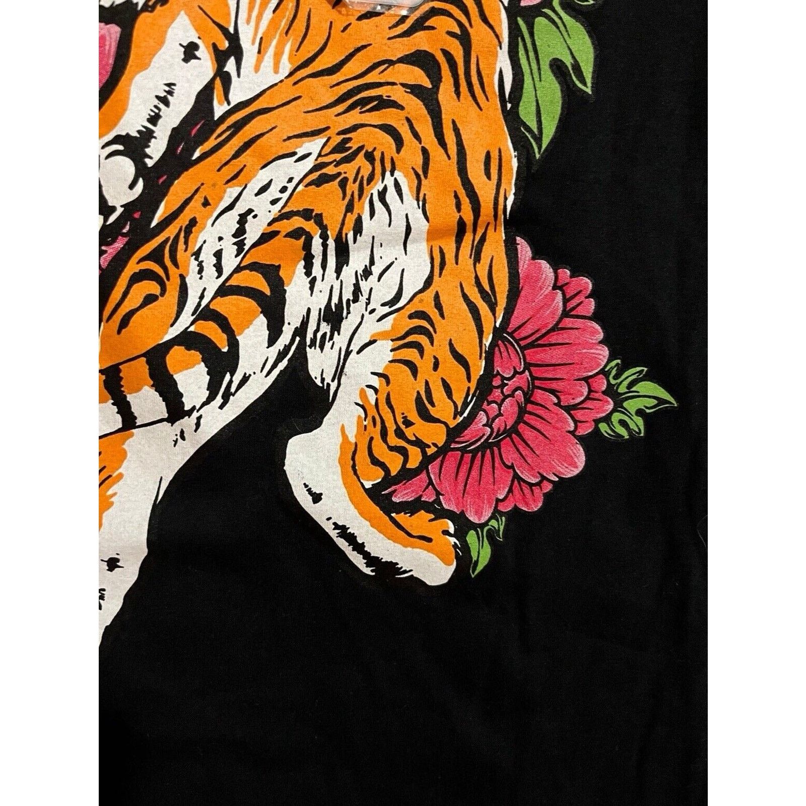 Fruit Of The Loom Tiger and Floral Graphic Tee - Size Small Size US S / EU 44-46 / 1 - 6 Thumbnail