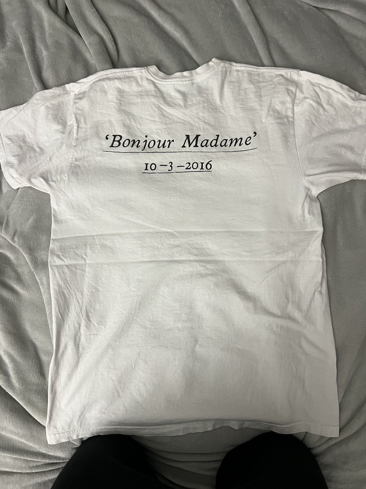 Supreme Suprême « Bonjour Madame » box logo tee shirt opening