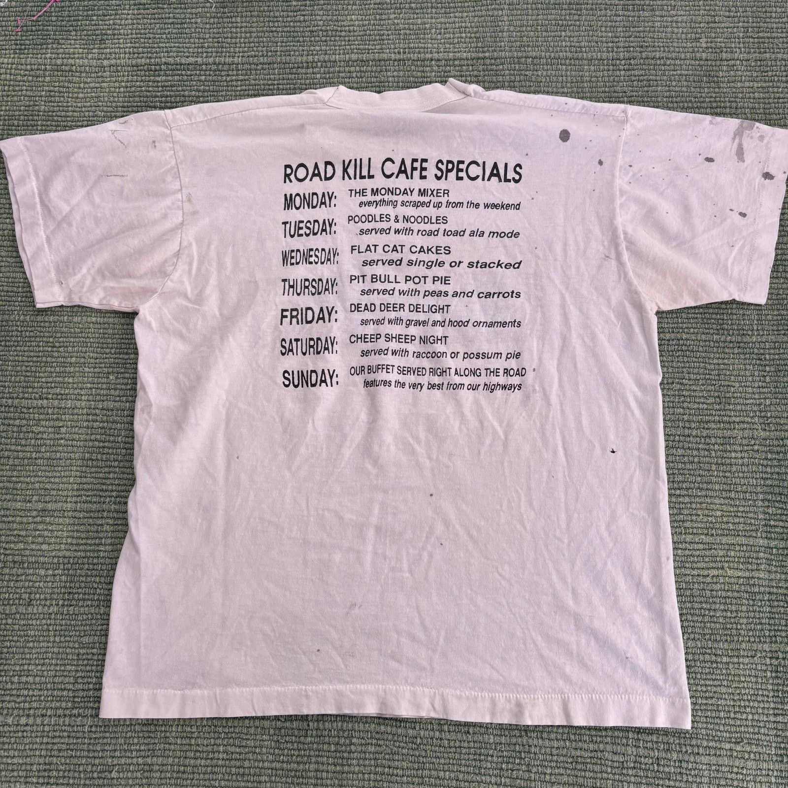 Vintage Vintage thrashed Road Kill Cafe hard rock parody tee shirt Size US L / EU 52-54 / 3 - 7 Thumbnail