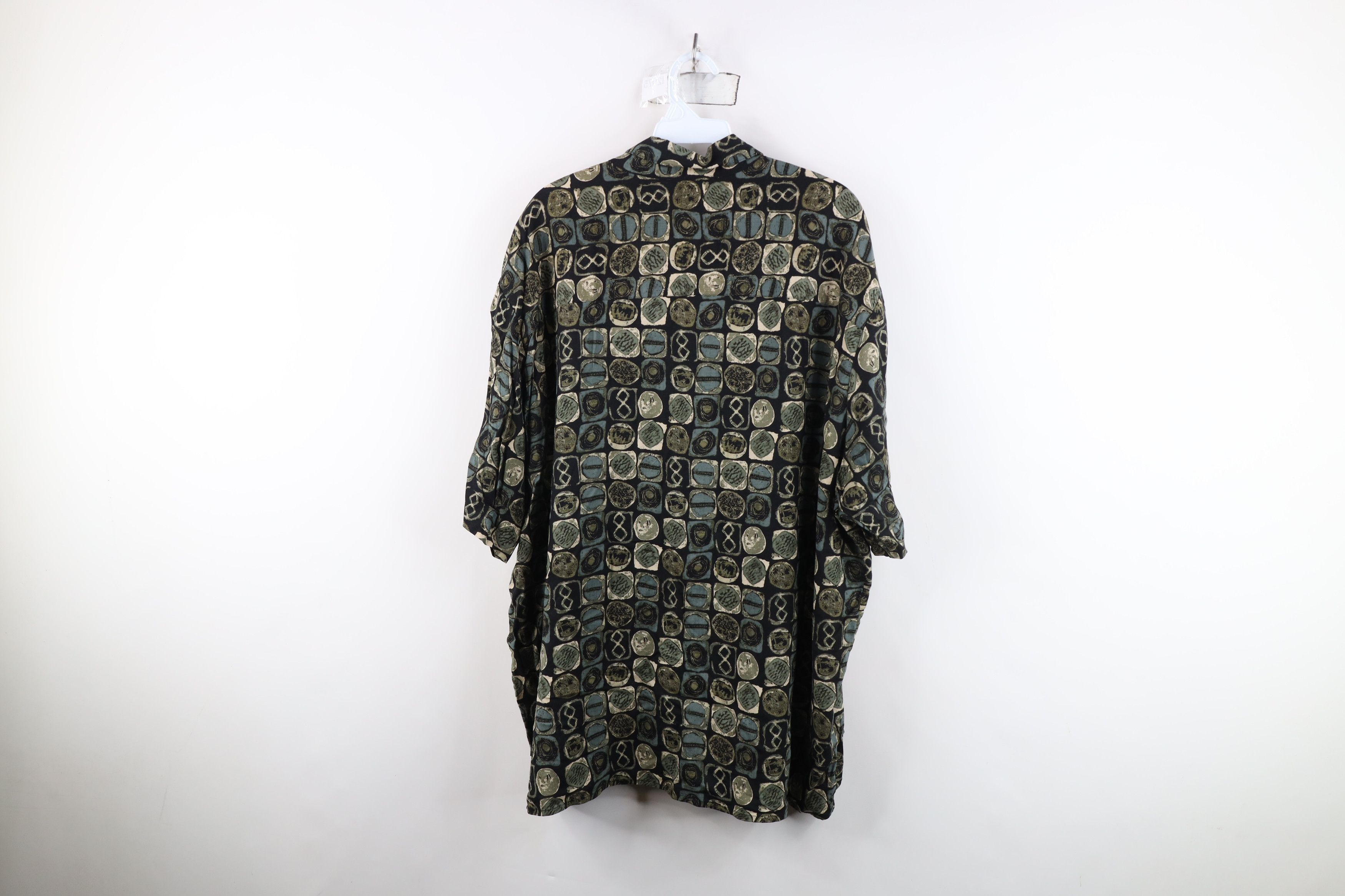 Vintage Vintage 90s Streetwear Geometric Collared Button Shirt Size US XL / EU 56 / 4 - 8 Thumbnail