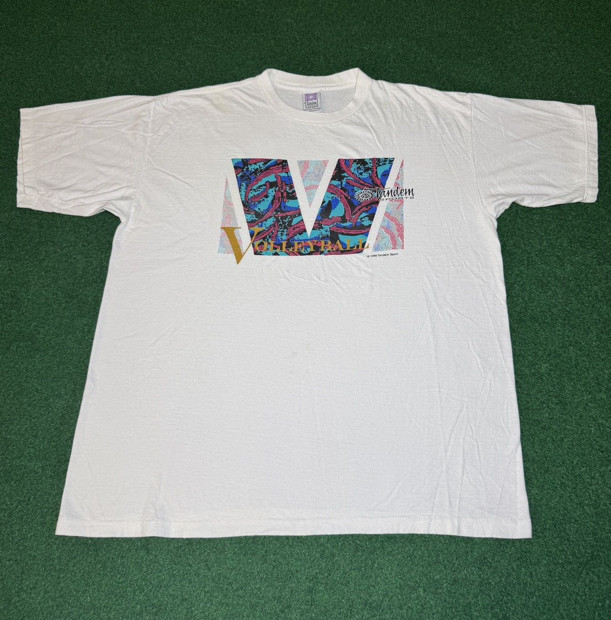 Vintage Vintage 90s Tandem Sports Volleyball Beach Surfer T Shirt Size US XL / EU 56 / 4 - 1 Thumbnail