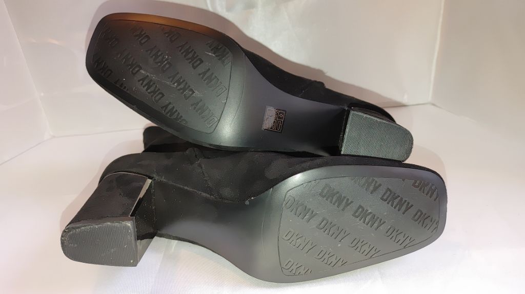 DKNY DKNY Cavale Suede Booties Size 10M NWOB Size US 10 / IT 40 - 8 Thumbnail