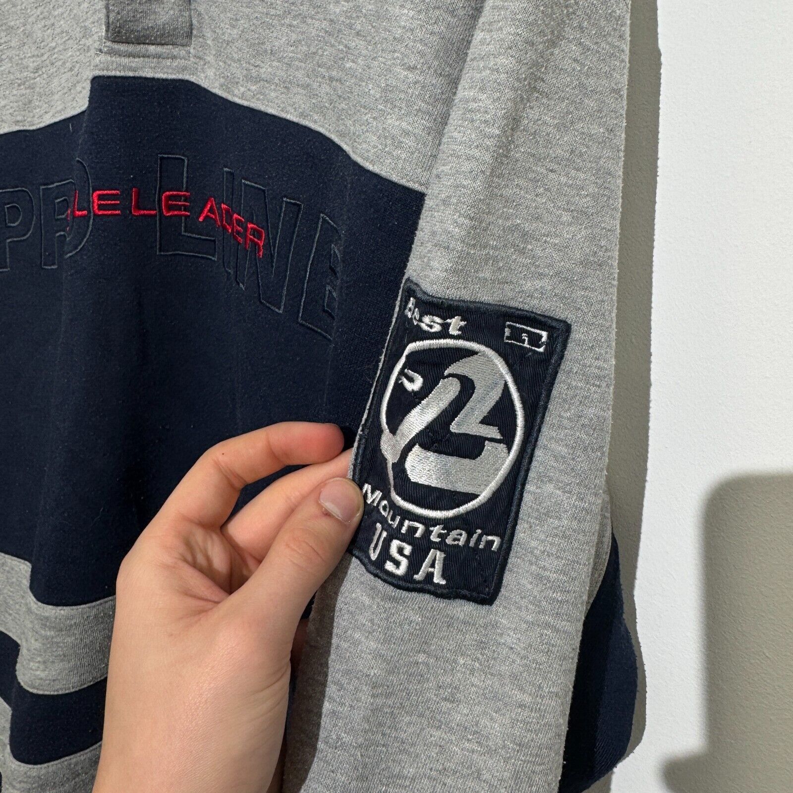 Vintage Vintage Unisex Gray Navy Blue Cotton Sweatshirt Size L Size US L / EU 52-54 / 3 - 7 Thumbnail