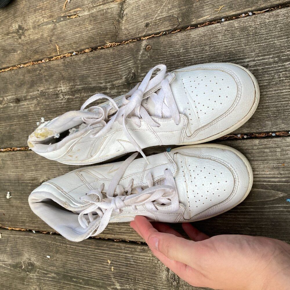 Jordan Brand Nike Air Jordan 1 Retro Mid Triple White Size 7 Size US 7 / EU 40 - 5 Thumbnail