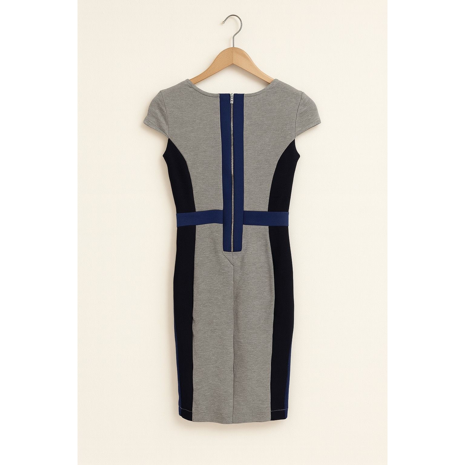 French Connection French Connection Colorblock Bodycon Dress Size 2 Size XS / US 0-2 / IT 36-38 - 3 Thumbnail